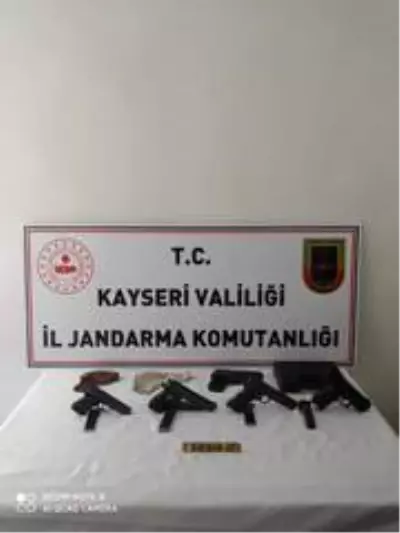 Son dakika haberi! Kayseri'de ruhsatsız tabanca operasyonu: 2 gözaltı Son dakika haberi! Kayseri'de ruhsatsız tabanca operasyonu: 2 gözaltı