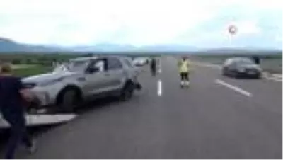 Kaza yapan Alişan, ailesiyle birlikte hastaneye geldi Kaza yapan Alişan, ailesiyle birlikte hastaneye geldi
