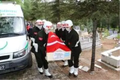 Kıbrıs gazisi son yolculuğuna uğurlandı Kıbrıs gazisi son yolculuğuna uğurlandı