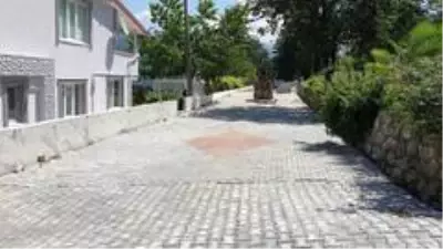 Kilit parke taşı yapım çalışmaları devam ediyor Kilit parke taşı yapım çalışmaları devam ediyor