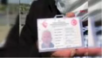 MANİSA Yanlış yerde inince araç bekleyen engelli ve ailesine polis yardım etti