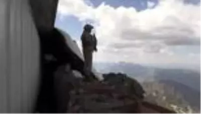 Mehmetçik, Hakkari dağlarında teröristlere geçit vermiyor Mehmetçik, Hakkari dağlarında teröristlere geçit vermiyor