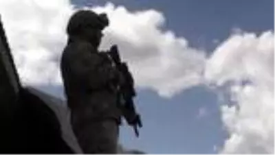 Mehmetçik, Hakkari dağlarında teröristlere geçit vermiyor Mehmetçik, Hakkari dağlarında teröristlere geçit vermiyor