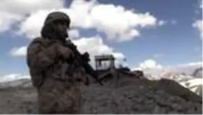 Mehmetçik, Hakkari dağlarında teröristlere geçit vermiyor Mehmetçik, Hakkari dağlarında teröristlere geçit vermiyor