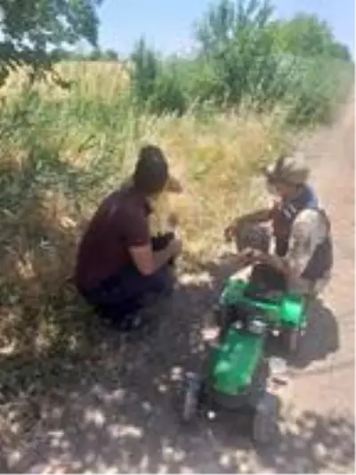 Pedallı arabasıyla dolaşırken kaybolan Ömer, 5 saat sonra bulundu