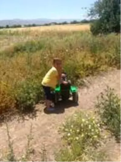 Pedallı arabasıyla dolaşırken kaybolan Ömer, 5 saat sonra bulundu