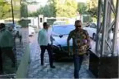 Şarkıcı Alişan, eşi, oğlu ve bakıcının bulunduğu ciple kaza yaptı (2) Şarkıcı Alişan, eşi, oğlu ve bakıcının bulunduğu ciple kaza yaptı (2)