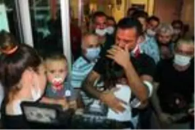Şarkıcı Alişan, eşi, oğlu ve bakıcının bulunduğu ciple kaza yaptı (2) Şarkıcı Alişan, eşi, oğlu ve bakıcının bulunduğu ciple kaza yaptı (2)