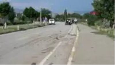 TOKAT'ta hafif ticari araçlar çarpıştı: 5 yaralı TOKAT'ta hafif ticari araçlar çarpıştı: 5 yaralı