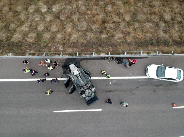 Ünlü şarkıcı Alişan kaza yaptı! Eşi ve çocuğunun da içinde olduğu araç takla attı