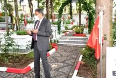 Vali Şıldak Şehitliği ziyaret etti Vali Şıldak Şehitliği ziyaret etti