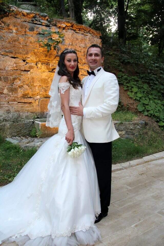 Yağmur Sarnıç'ın, eski eşi Emre Aşık ve avukatını öldürmesi için 10 milyon TL teklif ettiği iddia edildi Yağmur Sarnıç'ın, eski eşi Emre Aşık ve avukatını öldürmesi için 10 milyon TL teklif ettiği iddia edildi
