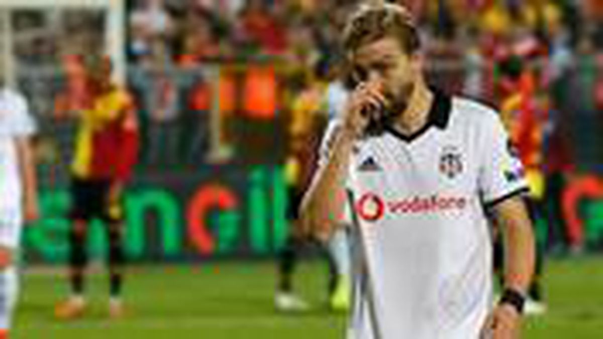 1 milyon 750 bin euro alan Caner, 600 bin euroluk teklifi kabul etmedi ve Beşiktaş defterini kapattı