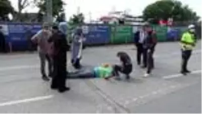 BEYOĞLU’NDA ÇÖP KAMYONUNDAN DÜŞEN İŞÇİ YARALANDI