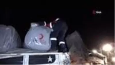 Depremzedelere çadır dağıtıldı