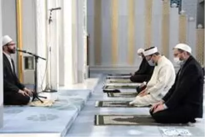 Diyanet İşler Başkanı Erbaş sabah namazını kıldırdı