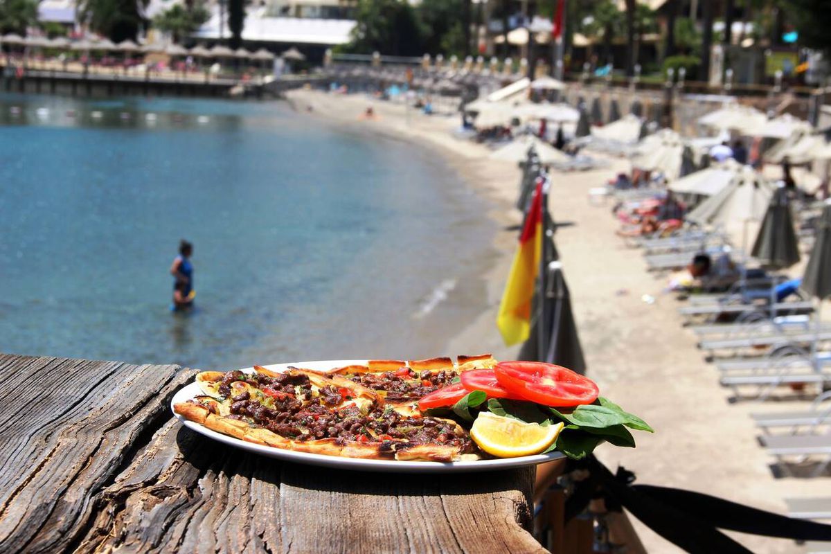 Dudak uçuklatan fiyat Bodrum'u karıştırdı! Döneri, pideyi 10 katı fiyatına sattılar