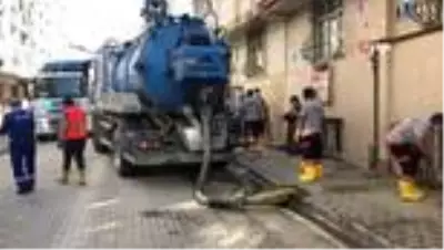Esenyurt sel felaketinin ikinci gününde yaralarını sarmaya devam ediyor