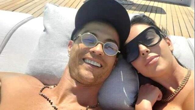Juventus'lu Ronaldo, Lecce maçı öncesi 130 milyon TL'lik yatıyla stres attı Juventus'lu Ronaldo, Lecce maçı öncesi 130 milyon TL'lik yatıyla stres attı