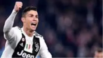 Juventus'lu Ronaldo, Lecce maçı öncesi 130 milyon TL'lik yatında yaptığı tatille stres attı Juventus'lu Ronaldo, Lecce maçı öncesi 130 milyon TL'lik yatında yaptığı tatille stres attı