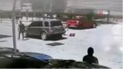 Manavgat’ta otomobille çarpışan motosikletli kurye yaralandı...O anlar kamerada