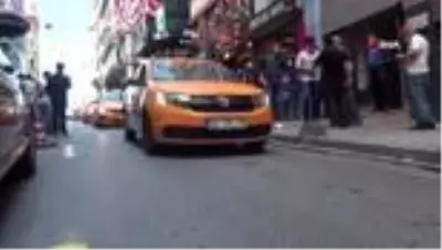 Son dakika haberi | Öfkeli taksiciler İBB ve CHP'yi kornayla protesto etti Son dakika haberi | Öfkeli taksiciler İBB ve CHP'yi kornayla protesto etti