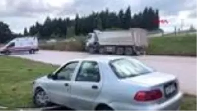 SAKARYA Kavşakta 2 otomobil çarpıştı: 2 yaralı SAKARYA Kavşakta 2 otomobil çarpıştı: 2 yaralı