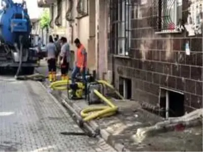 Sel felaketinin ikinci gününde yaralar sarılmaya devam ediyor Sel felaketinin ikinci gününde yaralar sarılmaya devam ediyor