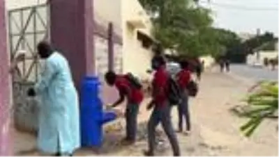Senegal'de sınav sınıflarında eğitim yeniden başladı - DAKAR Senegal'de sınav sınıflarında eğitim yeniden başladı - DAKAR