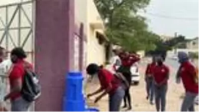 Senegal'de sınav sınıflarında eğitim yeniden başladı - DAKAR Senegal'de sınav sınıflarında eğitim yeniden başladı - DAKAR