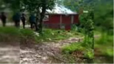 Sinop'ta yanan ev kullanılmaz hale geldi Sinop'ta yanan ev kullanılmaz hale geldi