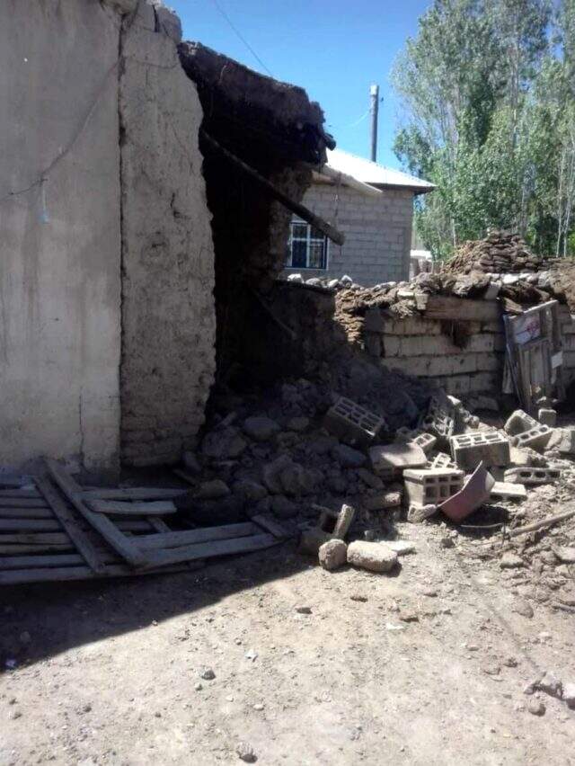 Son dakika: Van'ın Özalp ilçesinde 5,4 büyüklüğünde deprem meydana geldi