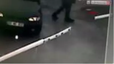 Trenin geçişini beklemeyip, bariyerleri kıran sürücüye 6 yıl hapis istemi Trenin geçişini beklemeyip, bariyerleri kıran sürücüye 6 yıl hapis istemi
