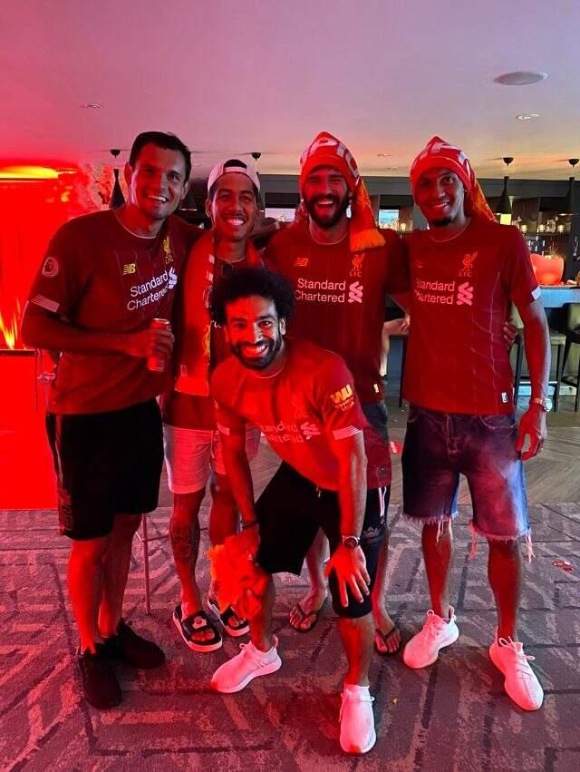 30 yıl sonra gelen şampiyonluk sonrası Liverpoollu taraftarlar ve futbolcular doyasıya eğlendi 30 yıl sonra gelen şampiyonluk sonrası Liverpoollu taraftarlar ve futbolcular doyasıya eğlendi