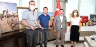 Hüseyin Beyoğlu: Son dakika... Başkan Beyoğlu'ndan başarılı personellere teşekkür plaketi Hüseyin Beyoğlu: Son dakika... Başkan Beyoğlu'ndan başarılı personellere teşekkür plaketi