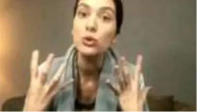 Bergüzar Korel: Hediye yollayıp bir zahmet paylaşın demek çok çok ayıp! Bergüzar Korel: Hediye yollayıp bir zahmet paylaşın demek çok çok ayıp!