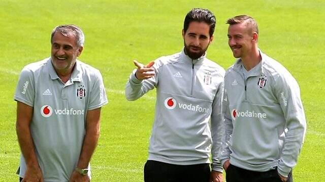 Beşiktaşlı eski yıldız Guti, teknik direktörlüğünü yaptığı Almeria'dan ayrılıyor Beşiktaşlı eski yıldız Guti, teknik direktörlüğünü yaptığı Almeria'dan ayrılıyor
