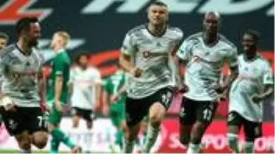 Burak Yılmaz, Konyaspor'a karşı oynadığı son 6 maçta 8. golünü attı Burak Yılmaz, Konyaspor'a karşı oynadığı son 6 maçta 8. golünü attı