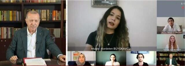 Cumhurbaşkanı Erdoğan'a YKS'ye girecek öğrenciler, sınavın neden öne alındığını sordu Cumhurbaşkanı Erdoğan'a YKS'ye girecek öğrenciler, sınavın neden öne alındığını sordu