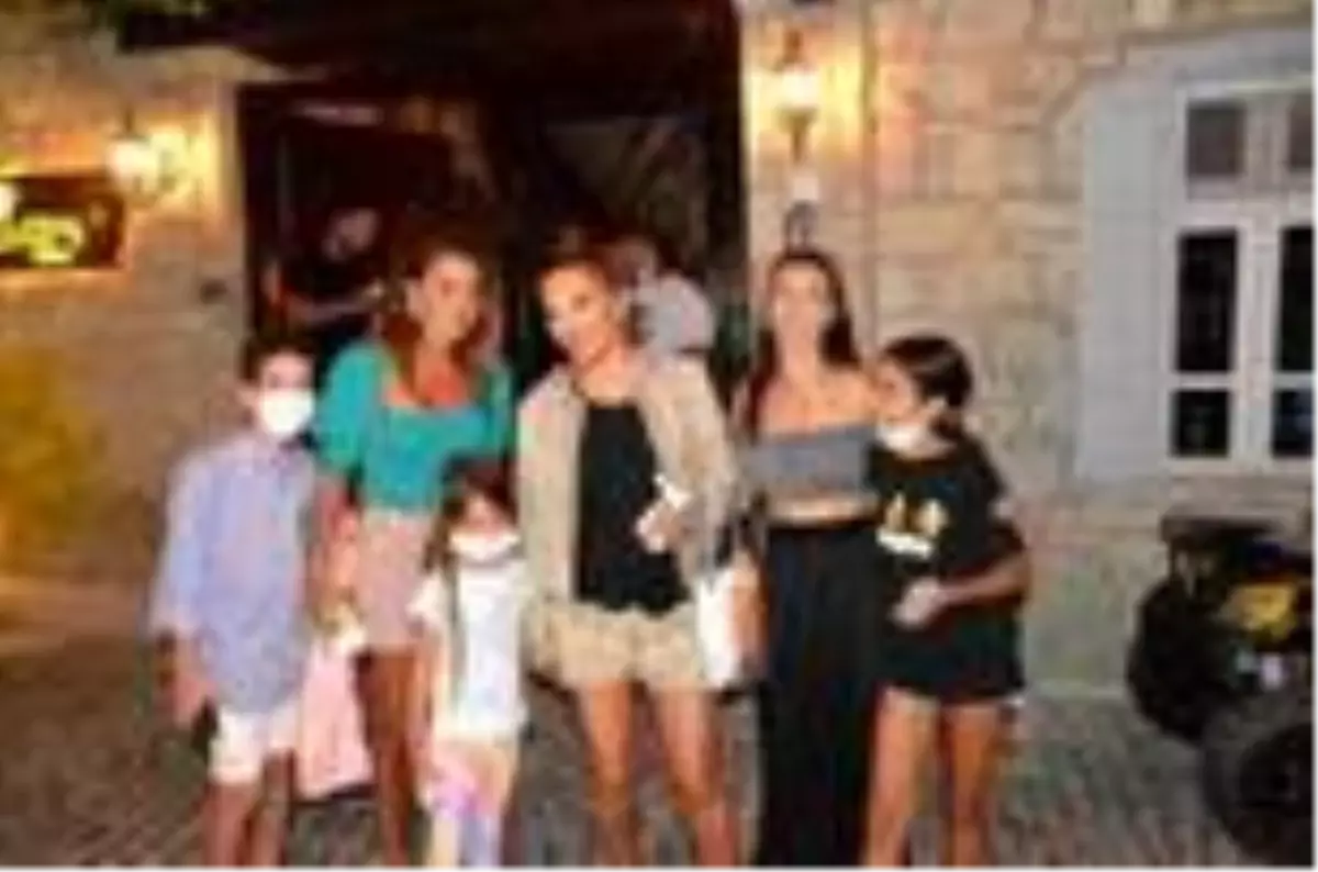 Demet Akalin Maske Takiyor Mu Arkadaslariyla Ciktigi Tatilde Maskesiz Yakalanan Demet Akalin Ne Dedi Haberler