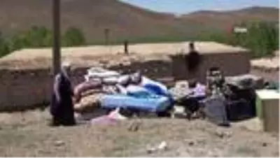 Depremle birlikte 3 çocuğuyla dışarıda kalan kadın yardım bekliyor