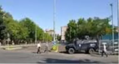 Diyarbakır Vali konağının bulunduğu cadde, 4 yıl sonra trafiğe açıldı Diyarbakır Vali konağının bulunduğu cadde, 4 yıl sonra trafiğe açıldı