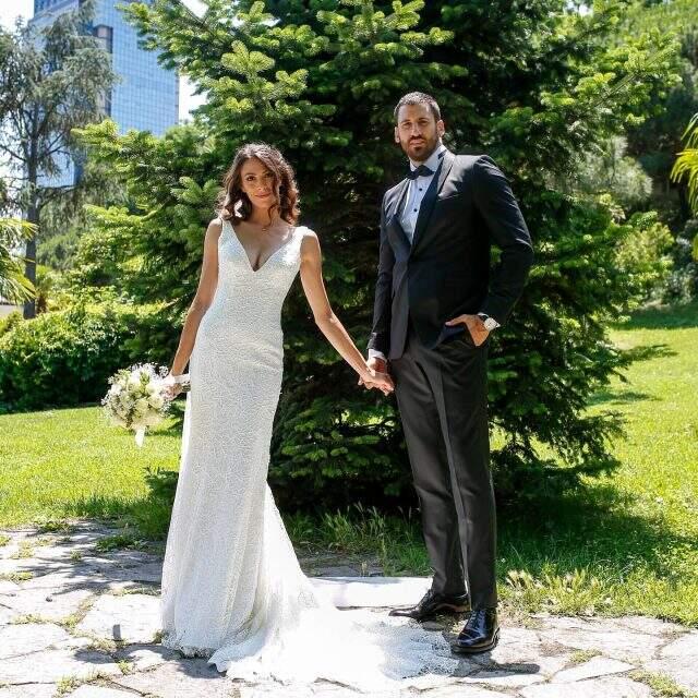 Ezgi Avcı ve basketbolcu Nemanja Djurisic evlendi Ezgi Avcı ve basketbolcu Nemanja Djurisic evlendi