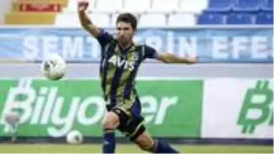 Fenerbahçe'yle sözleşmesi sona erecek olan Hasan Ali Kaldırım, Medipol Başakşehir'le anlaştı Fenerbahçe'yle sözleşmesi sona erecek olan Hasan Ali Kaldırım, Medipol Başakşehir'le anlaştı