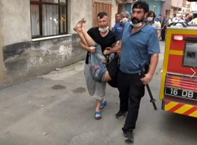Gece boyunca mahalleliye dehşeti yaşatan şahıs Gece boyunca mahalleliye dehşeti yaşatan şahıs