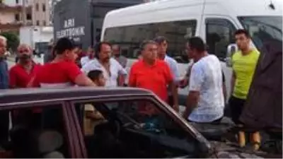 Son Dakika | Hurdaya dönen otomobilden burunları kanamadan çıkıp kaza tartışması yaptılar Son Dakika | Hurdaya dönen otomobilden burunları kanamadan çıkıp kaza tartışması yaptılar