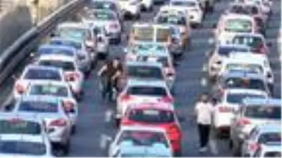 İstanbul'da iş çıkış saatinde trafik yoğunluğu
