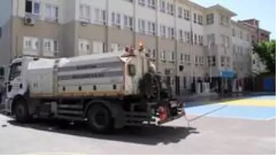 Kartal Belediyesi'nden YKS öncesi okullarda ilaçlama