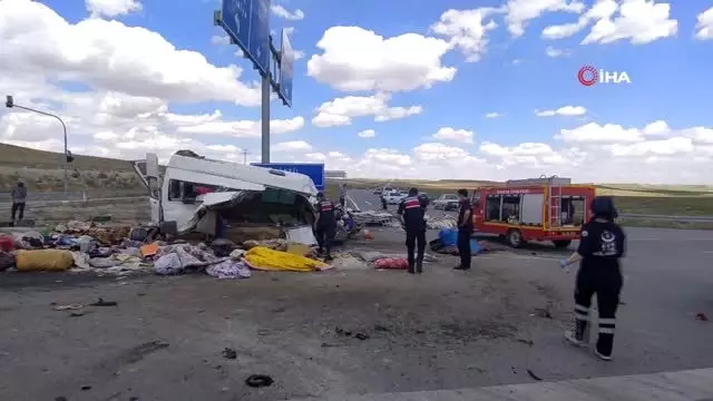 Konya'da minibüs ile tır çarpıştı: 6 ölü, 12 yaralı - Haber