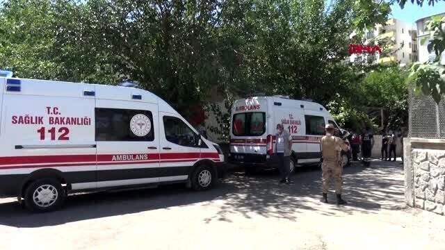 Pençe-Kaplan Operasyonu'nda teröristlerle çıkan çatışmada 1 askerimiz şehit oldu Pençe-Kaplan Operasyonu'nda teröristlerle çıkan çatışmada 1 askerimiz şehit oldu